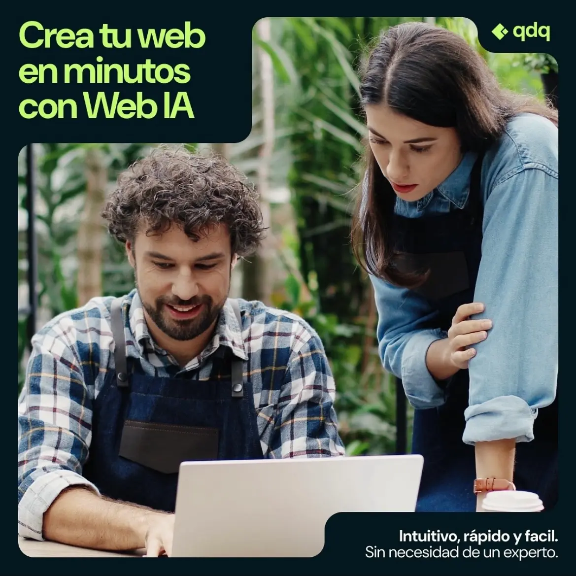 Anuncio de qdq para Web IA: un hombre y una mujer en un vivero miran un portátil bajo el texto «Crea tu web en minutos con Web IA».